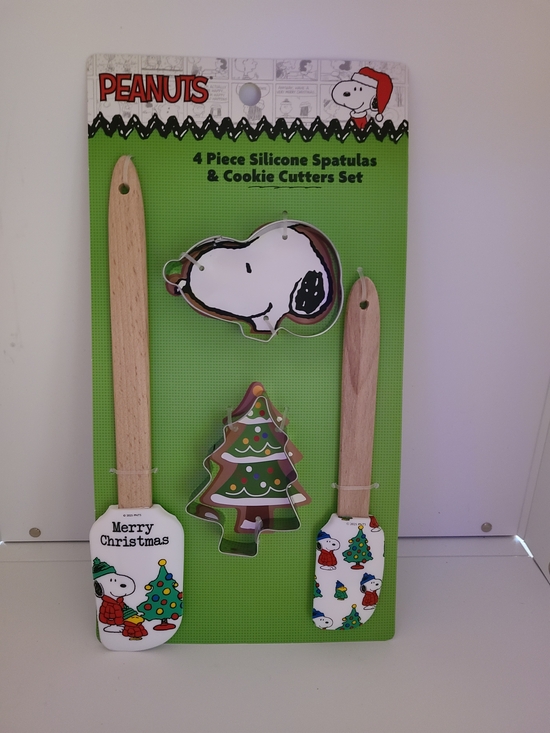 Peanuts Other - Peanuts Snoopy Holiday Silicone Spatula & Cookie Cutter Set